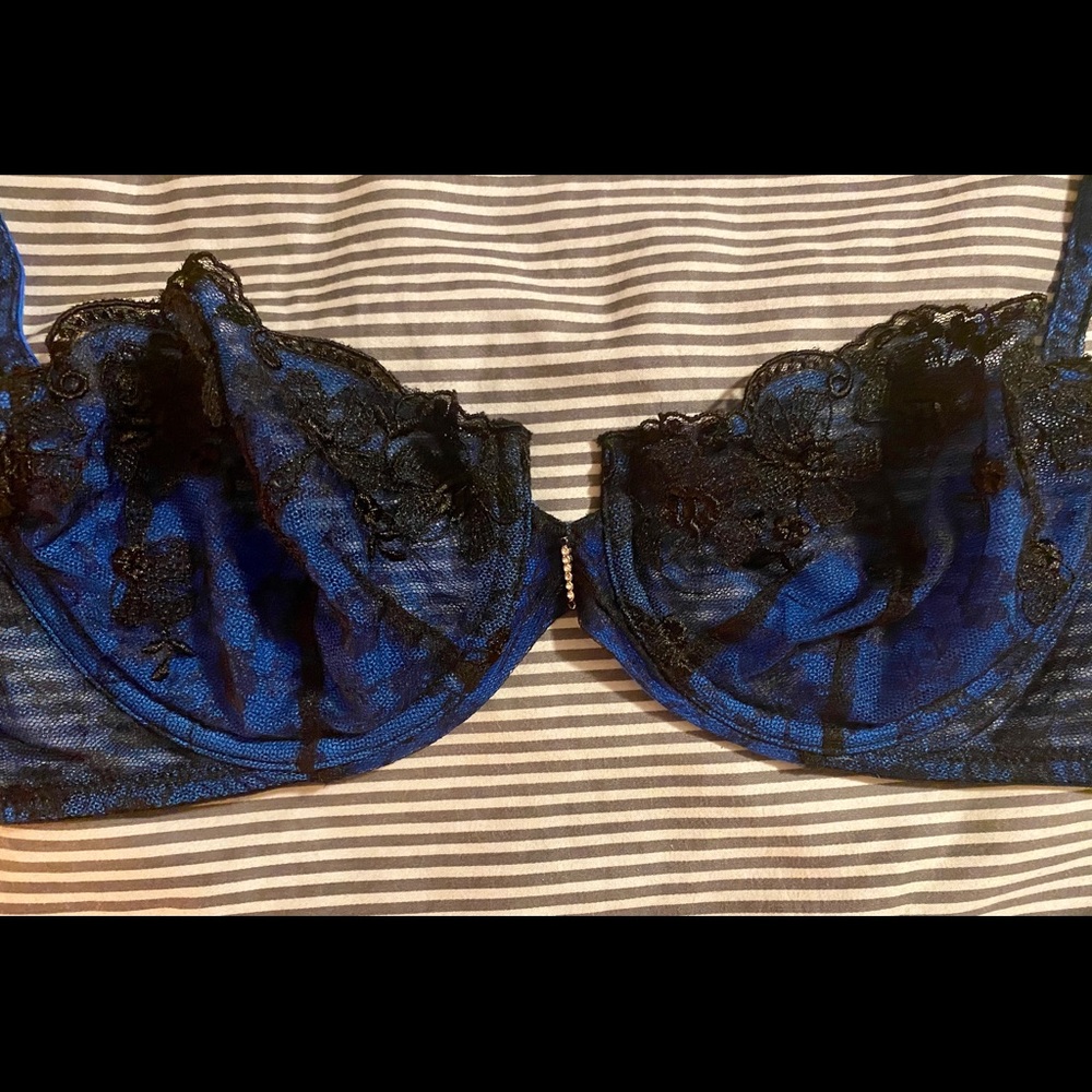 34B Victoria’s Secret Unlined Underwire Lace Bra